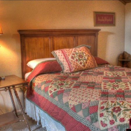 Little Main Street Inn Банър Елк Екстериор снимка